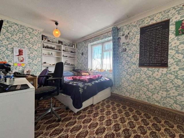 House for sale in Mill Hill, Greater London