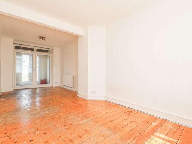 House for sale in Tolworth, Greater London