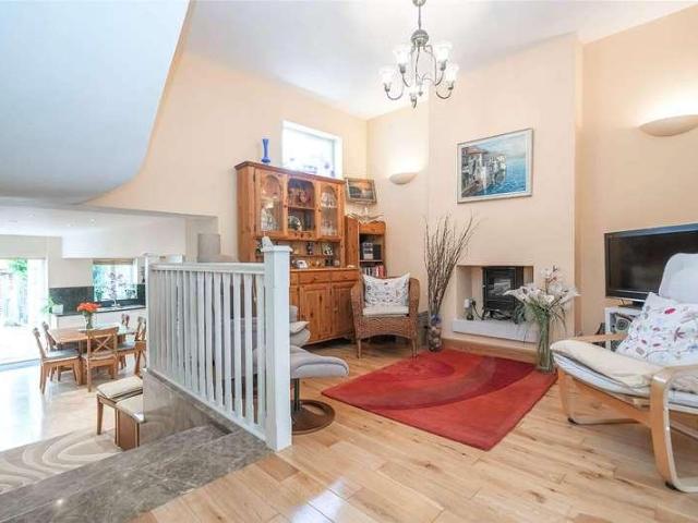 House for sale in Finchley, Greater London