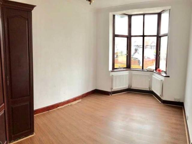 House for sale in Seven Kings, Greater London
