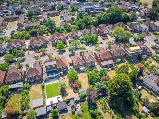 House for sale in Hook, Greater London