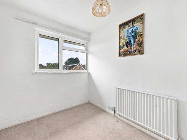 House for sale in Heol-las, Surrey