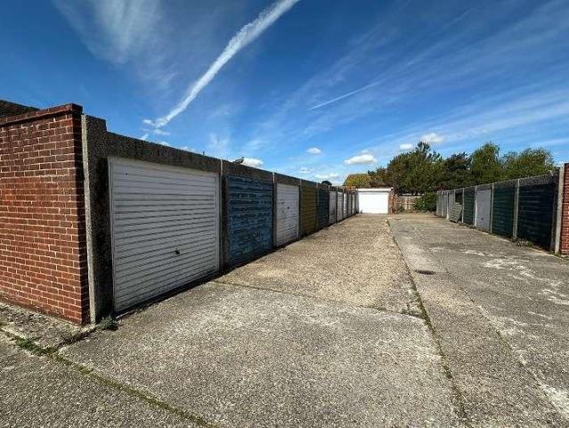 House for sale in Highcliffe and Walkford, Highcliffe-on-Sea