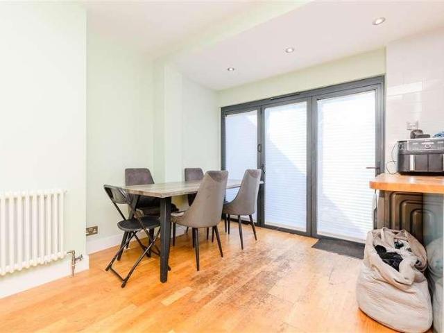 House for sale in Barnes Cray, Greater London