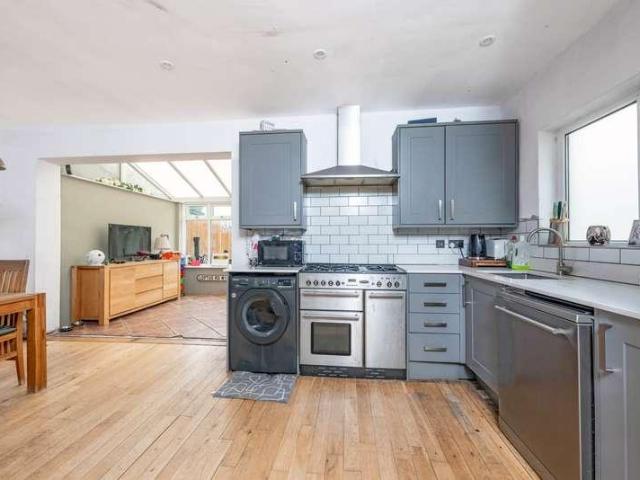 House for sale in Stonecot, Greater London