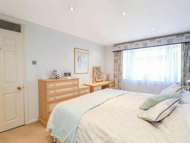 House for sale in Roffey, Horsham