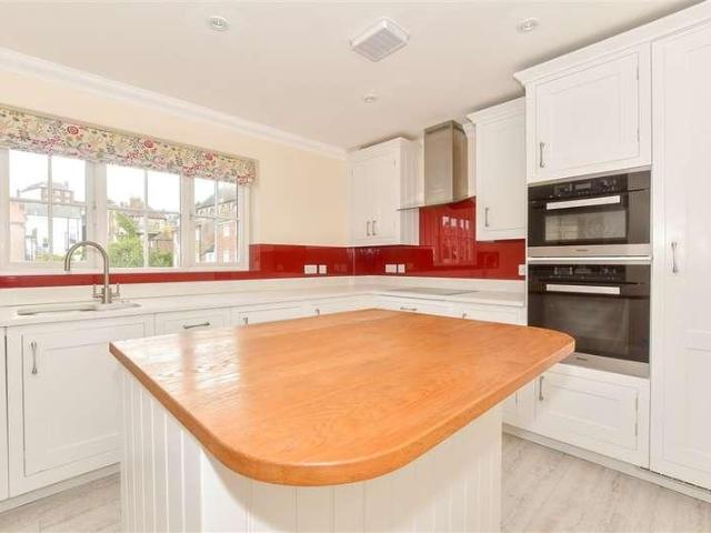 House for sale in Arundel, Clapham