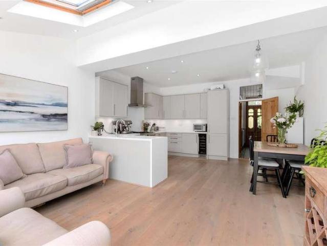 House for sale in London Borough of Merton, Raynes Park