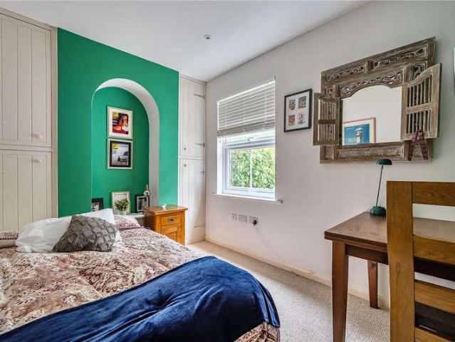 House for sale in Fole, Surrey