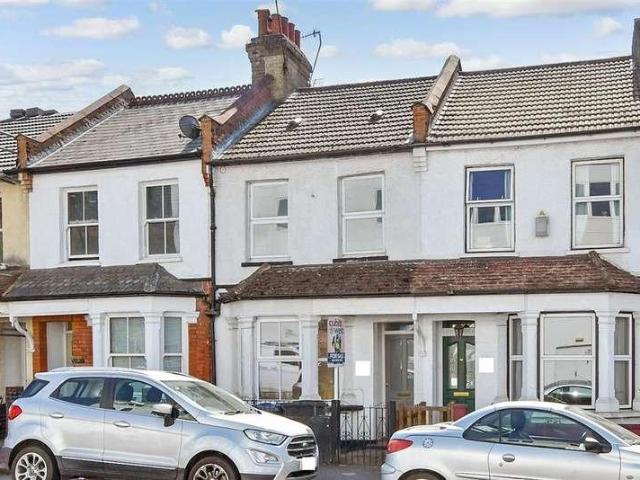 House for sale in Kenley, Kenley