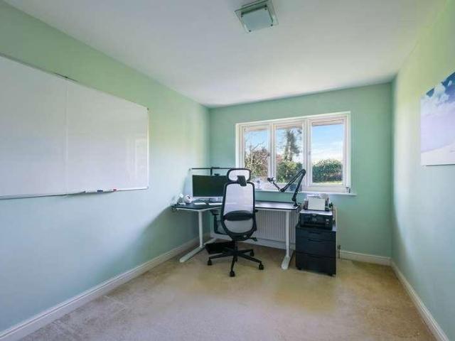 House for sale in Hillview, Surrey