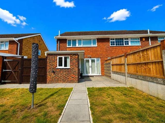House for sale in Holybrook, Reading