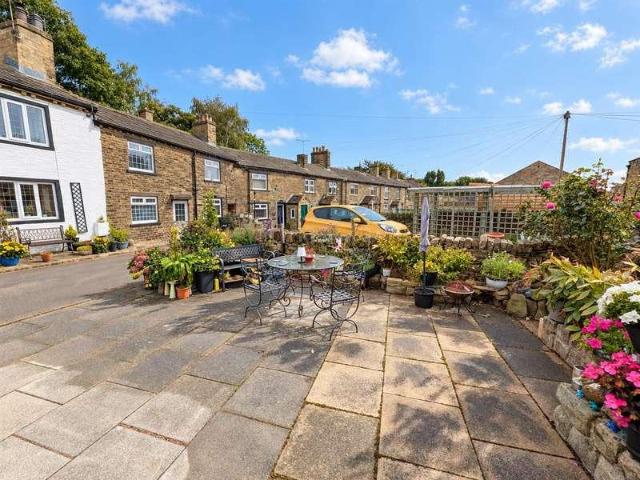 House for sale in Simpson Green, Bradford