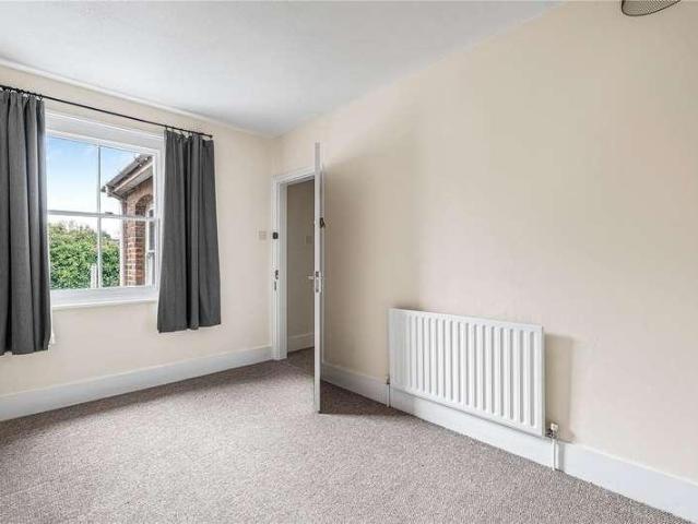 House for sale in Fole, Surrey