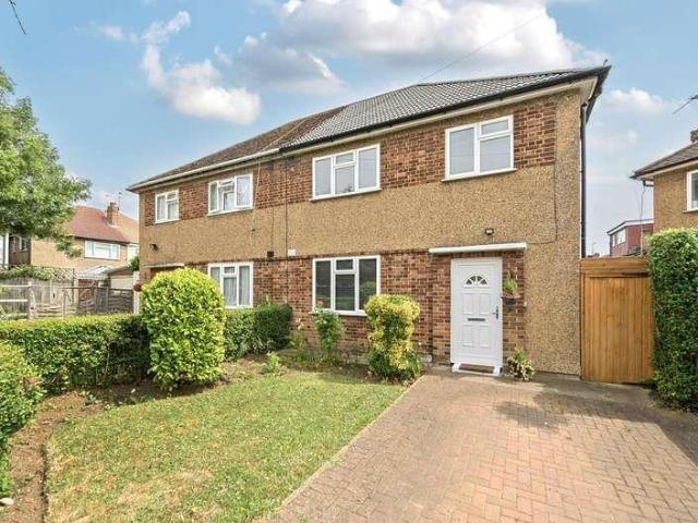 House for sale in Little Stanmore, Greater London