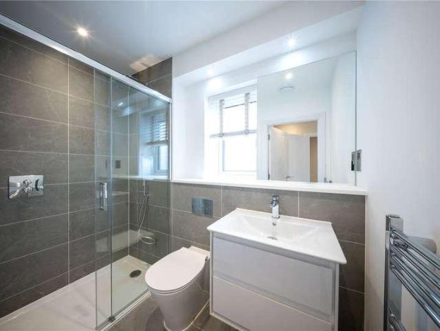 House for sale in Martin's Heron, Winkfield