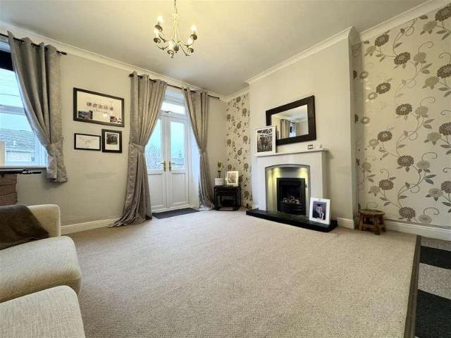 House for sale in Shelley, Shepley