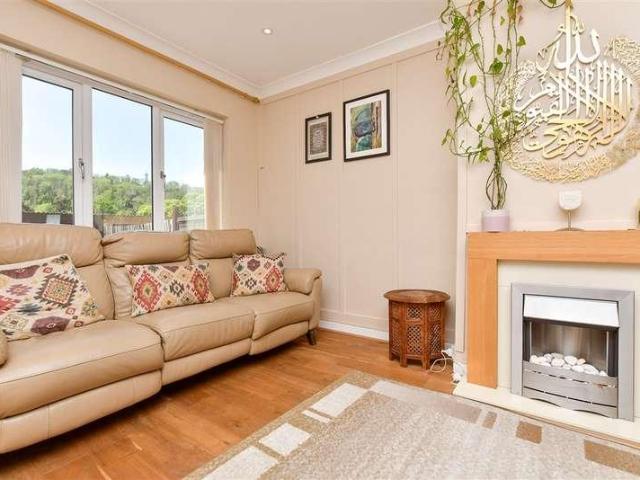 House for sale in London Borough of Croydon, Kenley