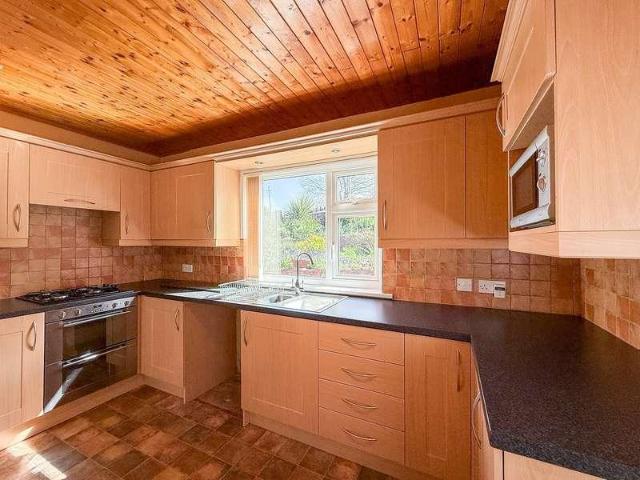 House for sale in Huddersfield, West Yorkshire