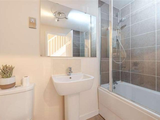 House for sale in Whitnash, Green Close