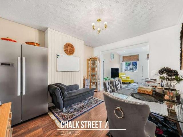 House for sale in Elm Park, Greater London