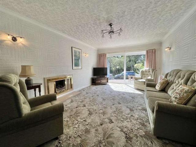 House for sale in Whitfield, Charlesworth