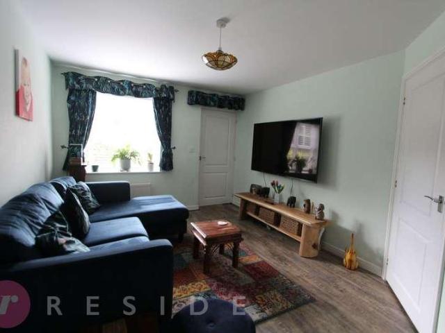 House for sale in Wardle, Burnedge