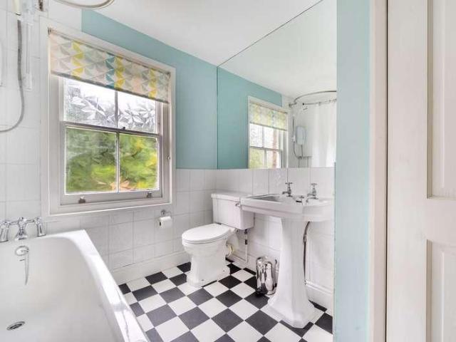 House for sale in Fole, Surrey