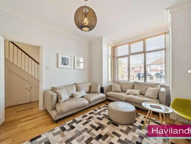 House for sale in Bowes, Greater London