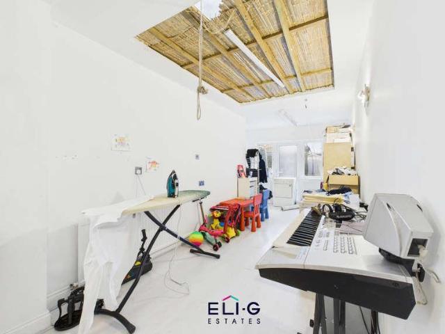 House for sale in Temple Fortune, Greater London