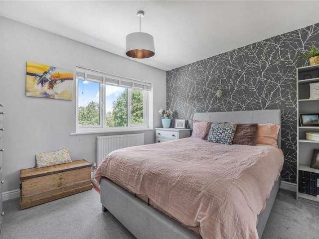 House for sale in Heol-las, Surrey