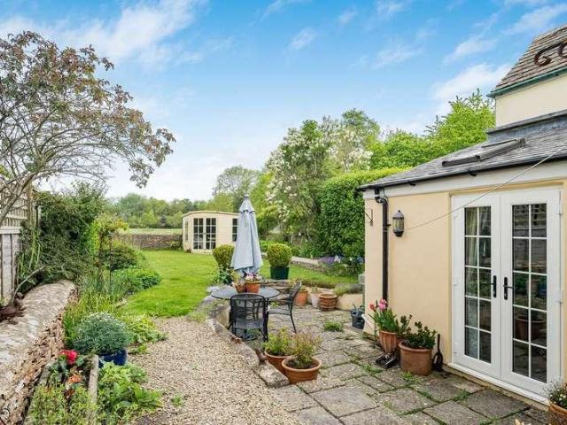House for sale in Shipton Moyne, Cotswold