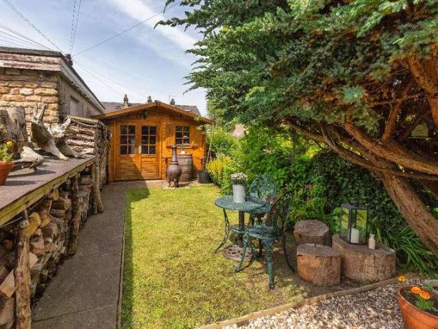 House for sale in Greaves, Bare