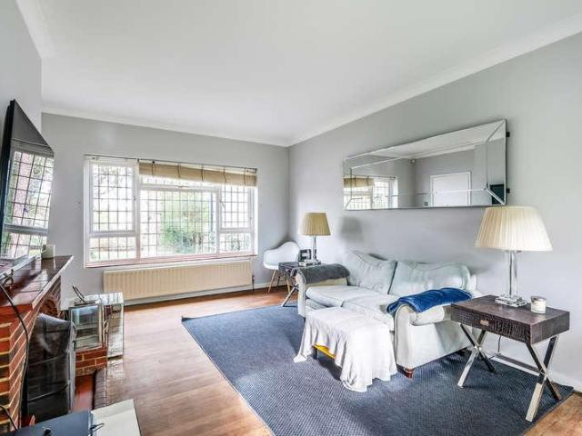 House for sale in The Butts, Kent