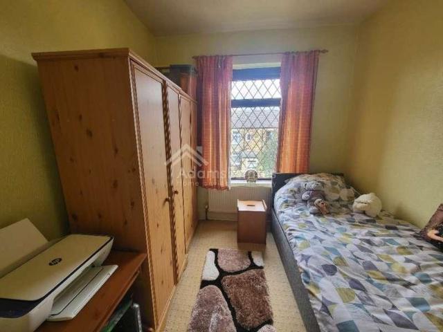 House for sale in Overthorpe, West Yorkshire