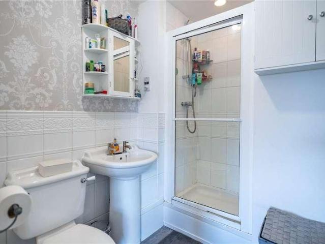 House for sale in Allington, Midway