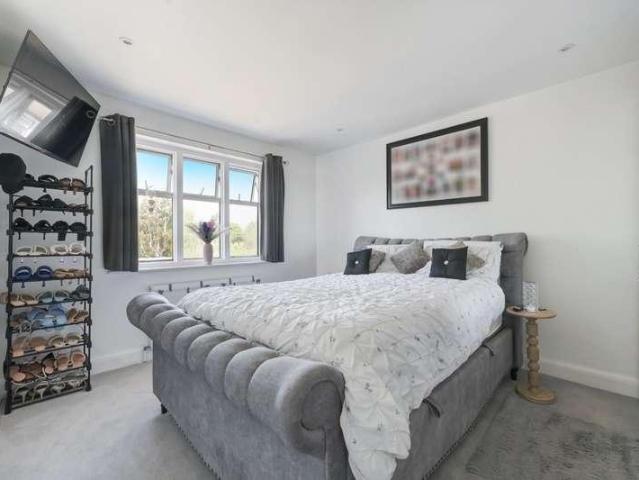 House for sale in Stoneleigh, Ewell