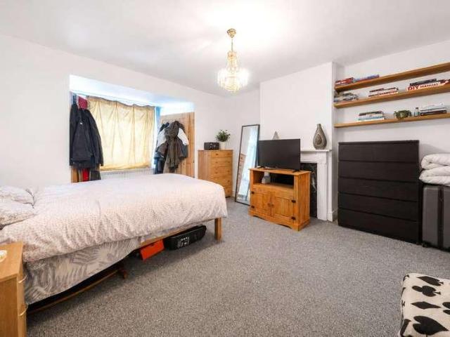 House for sale in Southfields, Greater London