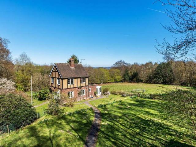 House for sale in The Butts, Kent