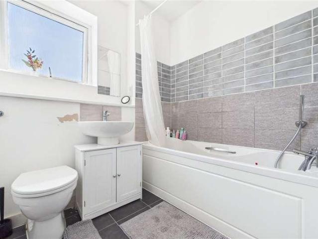 House for sale in Dee Park, Reading