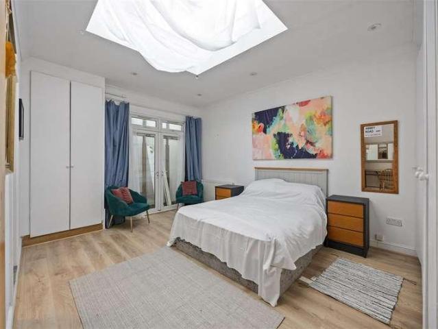 House for sale in Kilburn, Greater London