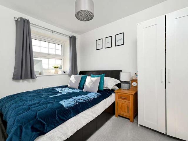 House for sale in Yateley, Moulsham Green House for sale in Yateley, Moulsham Green