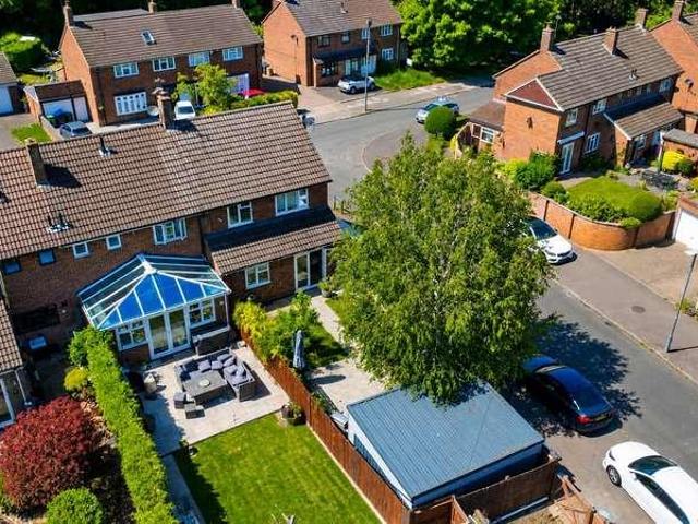 House for sale in Bennetts End, Pouchen End