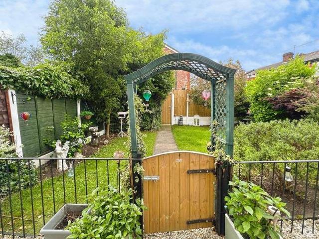 House for sale in Georgia, Greater Manchester