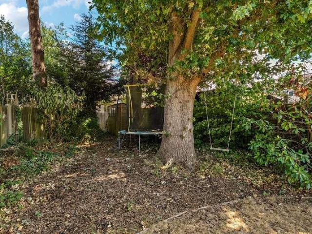 House for sale in Heol-las, Surrey