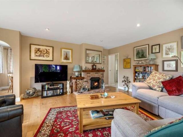 House for sale in Holwell, Brentingby