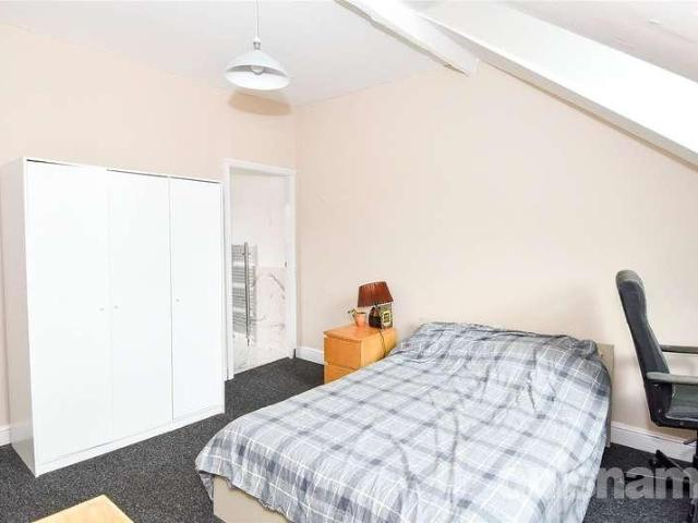 House for sale in Kings Heath, Wake Green