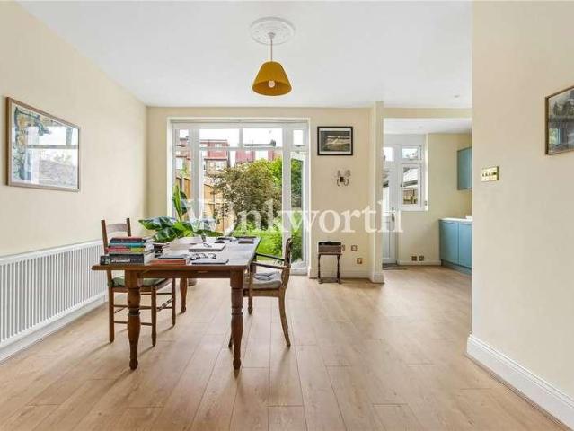 House for sale in Palmers Green, Greater London