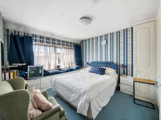 House for sale in London Borough of Ealing, Greenford