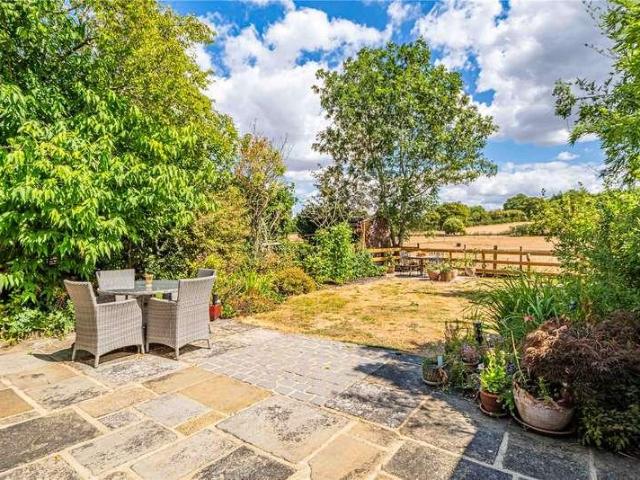 House for sale in Bourne End, Pouchen End